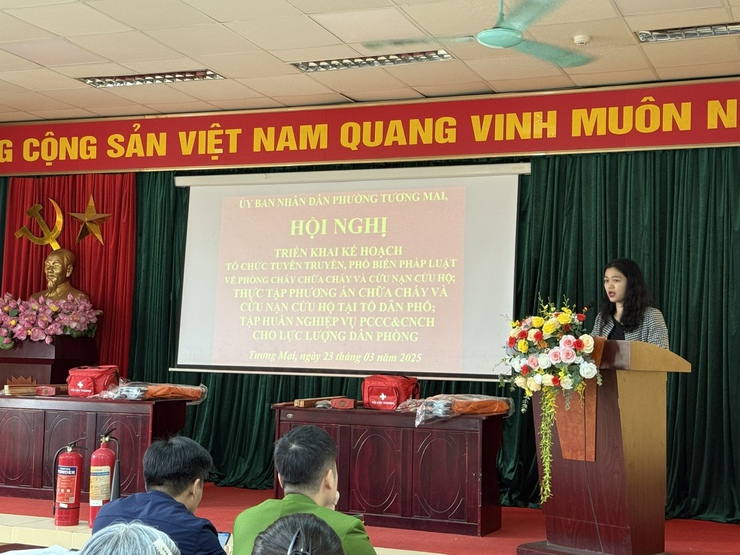 UBND phường Tương  Mai tổ chức Hội nghị tăng cường công tác PCCC & CNCH năm 2025- Ảnh 1.