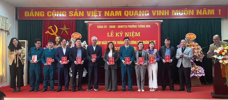 UBND phường Tương Mai tổ chức hội nghị Kỷ niệm 90 năm ngày truyền thống Dân quân tự vệ Việt Nam (28/3/1935- 28/3/2025).- Ảnh 4.
