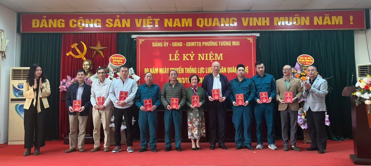UBND phường Tương Mai tổ chức hội nghị Kỷ niệm 90 năm ngày truyền thống Dân quân tự vệ Việt Nam (28/3/1935- 28/3/2025).- Ảnh 5.