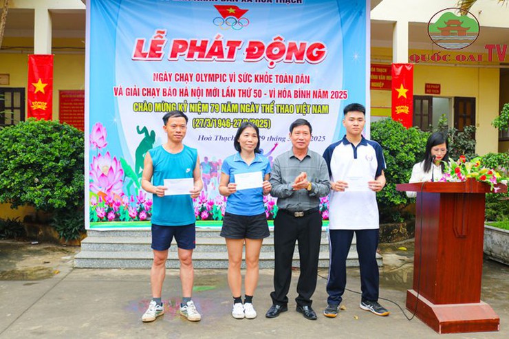 Gần 200 vận động viên xã Hoà Thạch hưởng ứng Ngày chạy Olympic vì sức khỏe toàn dân năm 2025- Ảnh 7.
