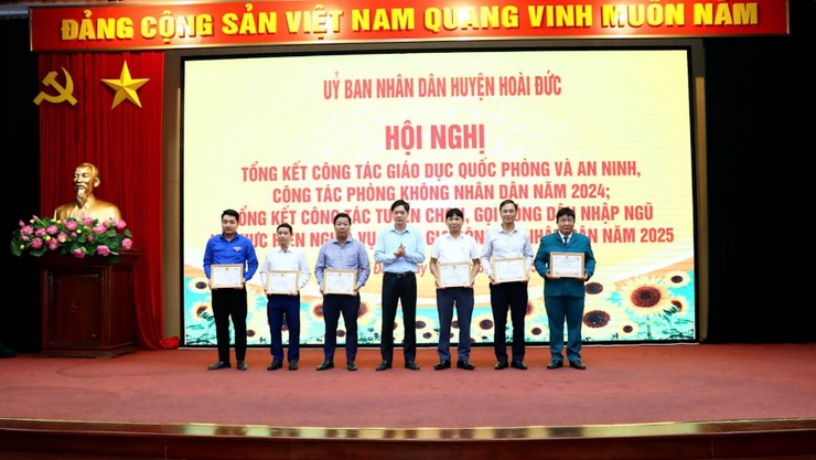 Hoài Đức tổng kết công tác tuyển quân năm 2025; công tác phòng không nhân dân, giáo dục Quốc phòng-an ninh năm 2024- Ảnh 10.