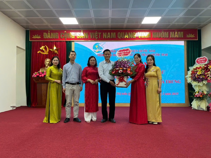Hội LHPN Thị trấn Quốc Oai tổ chức lễ kỷ niệm 115 năm Ngày Quốc tế Phụ nữ (8/3/1910-8/3/2025) và 185 năm cuộc khởi nghĩa Hai Bà Trưng- Ảnh 4.
