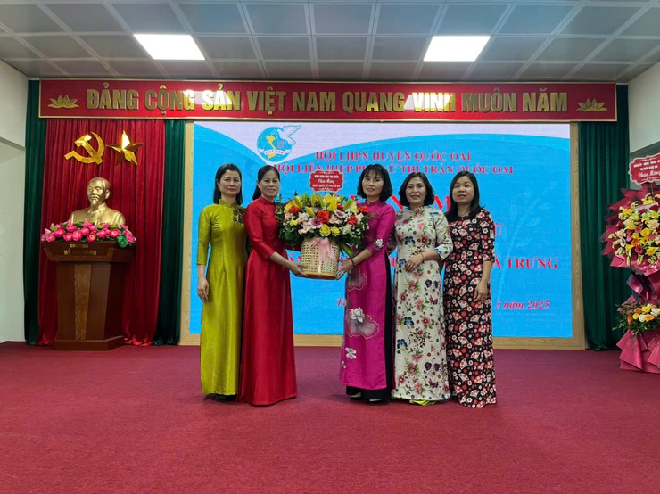Hội LHPN Thị trấn Quốc Oai tổ chức lễ kỷ niệm 115 năm Ngày Quốc tế Phụ nữ (8/3/1910-8/3/2025) và 185 năm cuộc khởi nghĩa Hai Bà Trưng- Ảnh 5.