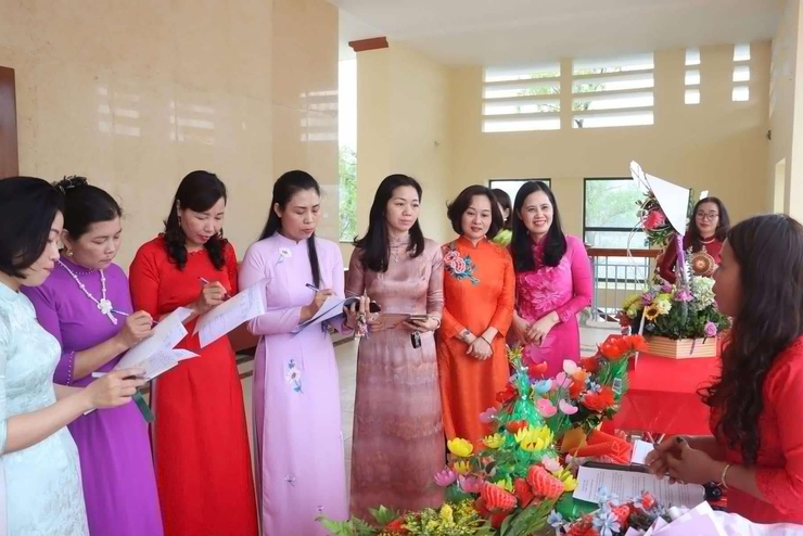 Phụ nữ Phú Xuyên phát huy tinh thần 115 năm Quốc tế phụ nữ 8/3 và 1985 năm cuộc khởi nghĩa Hai Bà Trưng, 60 năm phong trào “Ba đảm đang”- Ảnh 4.