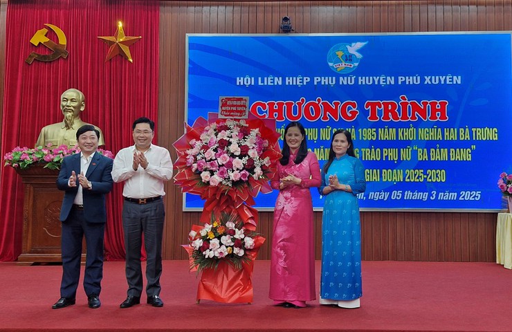 Phụ nữ Phú Xuyên phát huy tinh thần 115 năm Quốc tế phụ nữ 8/3 và 1985 năm cuộc khởi nghĩa Hai Bà Trưng, 60 năm phong trào “Ba đảm đang”- Ảnh 1.