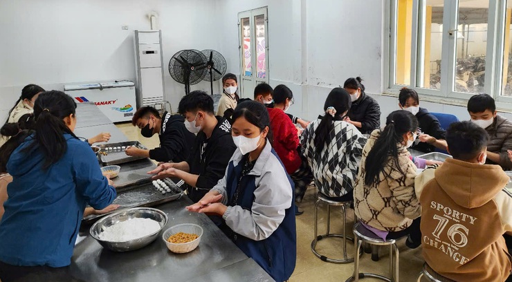 Tết hàn thực tại Trung tâm nuôi dưỡng trẻ khuyết tật Hà Nội- Ảnh 1.