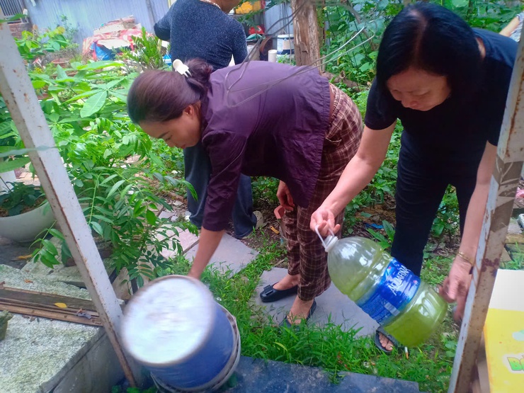 Phường Vĩnh Hưng tổ chức chiến dịch vệ sinh môi trường diệt muỗi, diệt bọ gậy phòng, chống bệnh Sốt xuất huyết năm 2025- Ảnh 4.