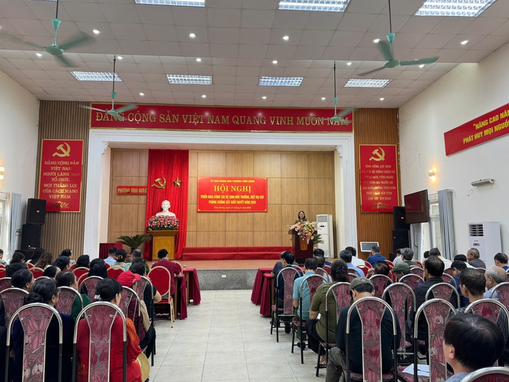 Phường Vĩnh Hưng tổ chức chiến dịch vệ sinh môi trường diệt muỗi, diệt bọ gậy phòng, chống bệnh Sốt xuất huyết năm 2025- Ảnh 2.