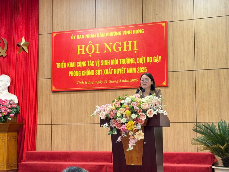 Phường Vĩnh Hưng tổ chức chiến dịch vệ sinh môi trường diệt muỗi, diệt bọ gậy phòng, chống bệnh Sốt xuất huyết năm 2025- Ảnh 1.