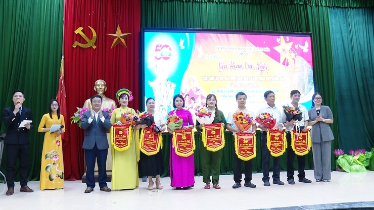 LIÊN HOAN VĂN NGHỆ CÁC CÂU LẠC BỘ NHÀ VĂN HÓA TỰ QUẢN CỤM SỐ 3 - HUYỆN ỨNG HÒA NĂM 2025.- Ảnh 1.