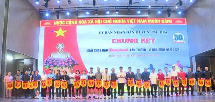 Ứng Hòa gần 500 vận động viên tranh tài tại chung kết Giải chạy Báo Hànộimới lần thứ 50: Lan tỏa tinh thần "Vì hòa bình" và rèn luyện sức khỏe- Ảnh 1.