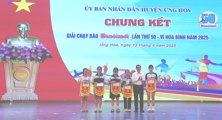Ứng Hòa gần 500 vận động viên tranh tài tại chung kết Giải chạy Báo Hànộimới lần thứ 50: Lan tỏa tinh thần "Vì hòa bình" và rèn luyện sức khỏe- Ảnh 8.