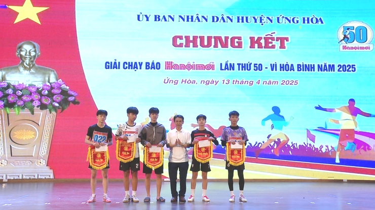 Ứng Hòa gần 500 vận động viên tranh tài tại chung kết Giải chạy Báo Hànộimới lần thứ 50: Lan tỏa tinh thần "Vì hòa bình" và rèn luyện sức khỏe- Ảnh 9.