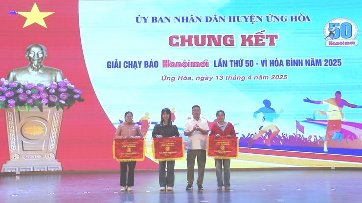 Ứng Hòa gần 500 vận động viên tranh tài tại chung kết Giải chạy Báo Hànộimới lần thứ 50: Lan tỏa tinh thần "Vì hòa bình" và rèn luyện sức khỏe- Ảnh 14.