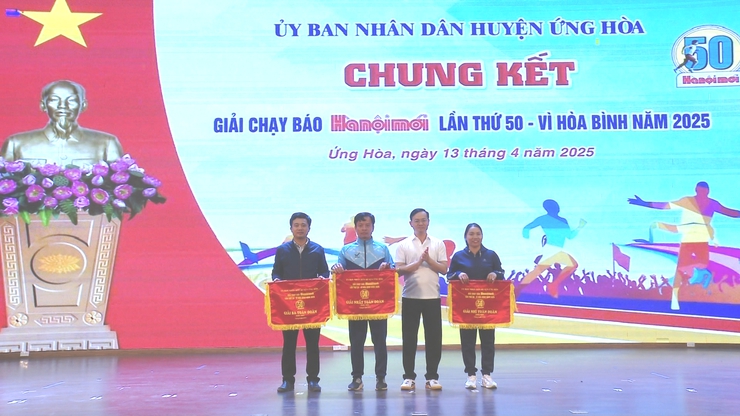 Ứng Hòa gần 500 vận động viên tranh tài tại chung kết Giải chạy Báo Hànộimới lần thứ 50: Lan tỏa tinh thần "Vì hòa bình" và rèn luyện sức khỏe- Ảnh 15.