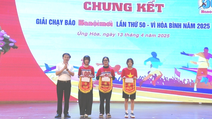 Ứng Hòa gần 500 vận động viên tranh tài tại chung kết Giải chạy Báo Hànộimới lần thứ 50: Lan tỏa tinh thần "Vì hòa bình" và rèn luyện sức khỏe- Ảnh 10.