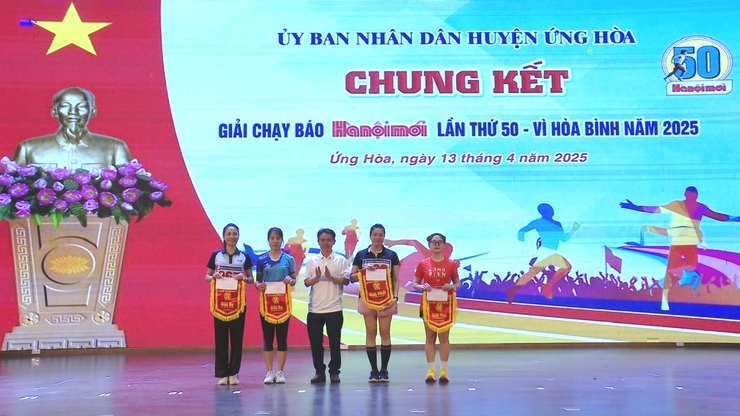 Ứng Hòa gần 500 vận động viên tranh tài tại chung kết Giải chạy Báo Hànộimới lần thứ 50: Lan tỏa tinh thần "Vì hòa bình" và rèn luyện sức khỏe- Ảnh 12.