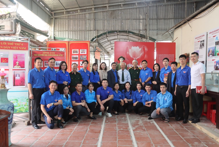 Cụm Đoàn thi đua số 4 thành đoàn Hà Nội dâng hương tại Bảo tàng chiến sỹ CM bị địch bắt tù đầy, khánh thành công trình thanh niên tại thôn Cổ Trai xã Đại Xuyên- Ảnh 5.