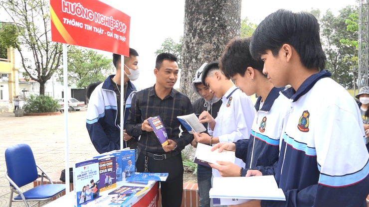 Ngày hội Tư vấn hướng nghiệp tuyển sinh năm 2025 tại Trung tâm GDNN – GDTX huyện- Ảnh 5.