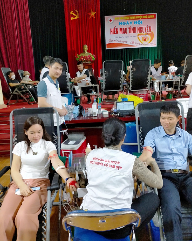Anh Nguyễn Việt Chiến tấm gương điển hình trong phong trào hiến máu tình nguyện tại xã Phú Yên- Ảnh 3.
