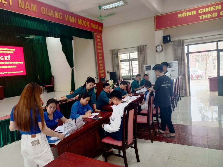Phú Xuyên: Hoàn thành đăng ký nghĩa vụ quân sự lần đầu cho 100% nam công dân đủ 17 tuổi- Ảnh 1.