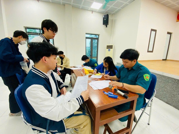 Phường Lĩnh Nam tổ chức đăng ký NVQS, quân nhân dự bị, phương tiện kỹ thuật và dân quân tự vệ năm 2025.- Ảnh 2.