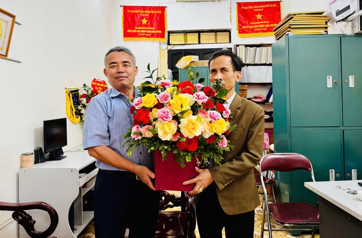 Lãnh đạo huyện Ứng Hoà chúc mừng Hội người mù  nhân kỷ niệm 56 năm ngày thành lập Hội người mù Việt Nam- Ảnh 6.