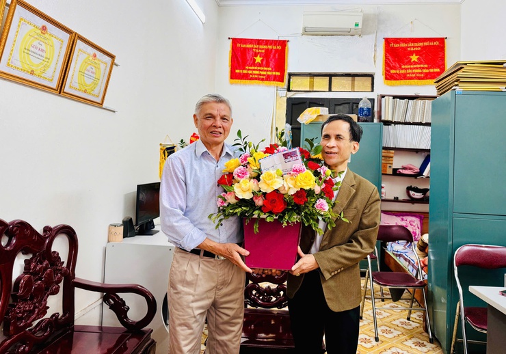 Lãnh đạo huyện Ứng Hoà chúc mừng Hội người mù  nhân kỷ niệm 56 năm ngày thành lập Hội người mù Việt Nam- Ảnh 5.