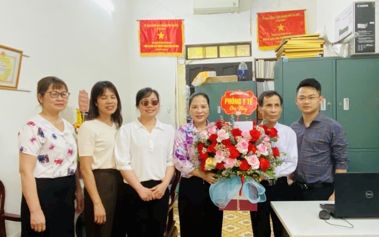 Lãnh đạo huyện Ứng Hoà chúc mừng Hội người mù  nhân kỷ niệm 56 năm ngày thành lập Hội người mù Việt Nam- Ảnh 4.
