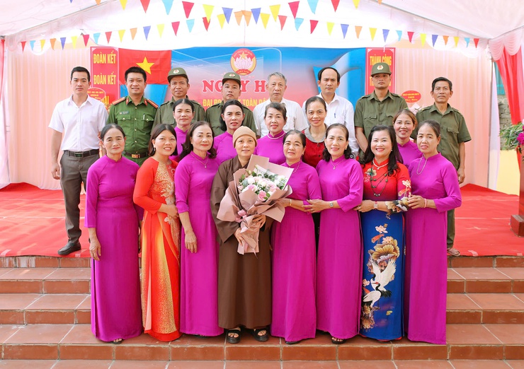 Xã Hòa Phú đạt chuẩn nông thôn mới kiểm mẫu - Ảnh 11.