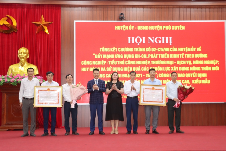 Huyện Phú Xuyên tổng kết chương tình số 02; công bố quyết định các xã đạt chuẩn NTM nâng cao, NTM kiểu mẫu năm 2023, 2024.- Ảnh 6.