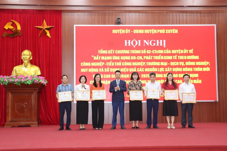 Huyện Phú Xuyên tổng kết chương tình số 02; công bố quyết định các xã đạt chuẩn NTM nâng cao, NTM kiểu mẫu năm 2023, 2024.- Ảnh 3.