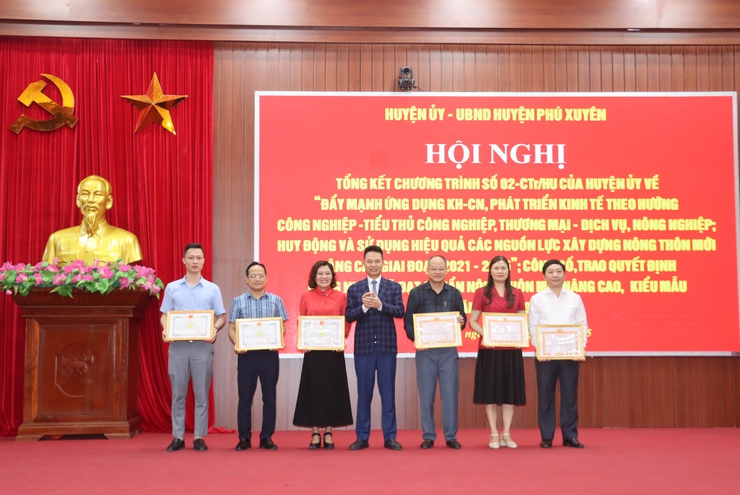 Huyện Phú Xuyên tổng kết chương tình số 02; công bố quyết định các xã đạt chuẩn NTM nâng cao, NTM kiểu mẫu năm 2023, 2024.- Ảnh 5.