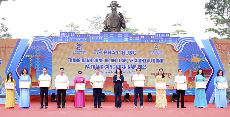Hà Nội phát động Tháng hành động về An toàn, vệ sinh lao động và Tháng Công nhân năm 2025- Ảnh 3.