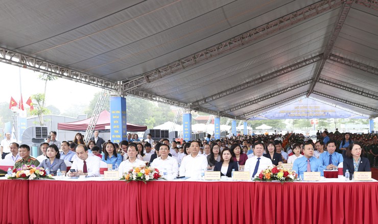 Hà Nội phát động Tháng hành động về An toàn, vệ sinh lao động và Tháng Công nhân năm 2025- Ảnh 2.