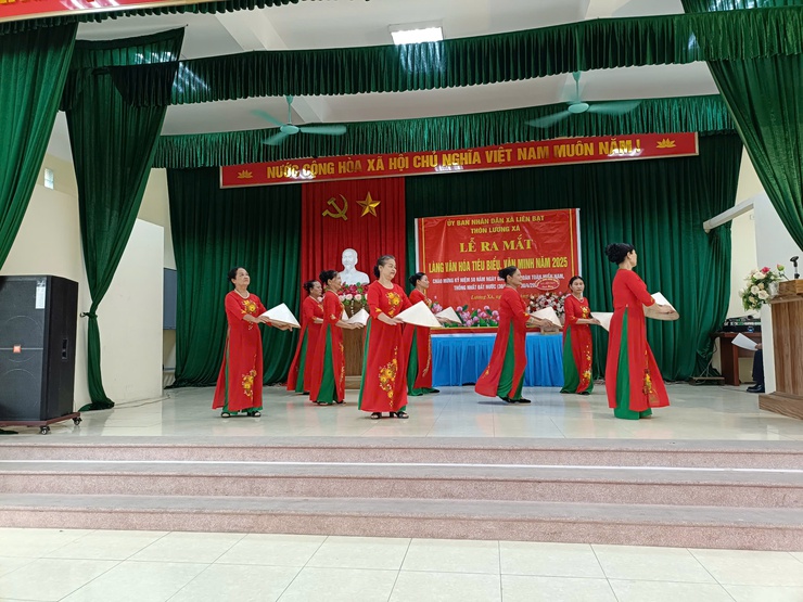 UBND XÃ LIÊN BẠT TỔ CHỨC THÀNH CÔNG LỄ RA MẮT "LÀNG VĂN HOÁ TIÊU BIỂU, VĂN MINH" NĂM 2025- Ảnh 5.