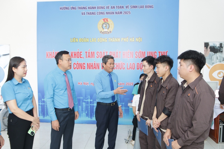 Hà Nội phát động Tháng hành động về An toàn, vệ sinh lao động và Tháng Công nhân năm 2025- Ảnh 5.