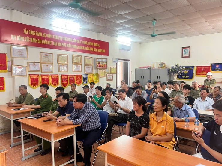Tổ dân phố số 13 phường Tương Mai thực tập phương án PCCC và cứu nạn cứu hộ của lực lượng tại chỗ.- Ảnh 2.