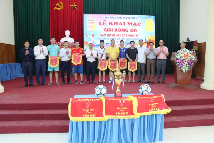 Khai mạc giải bóng đá nam xã Chuyên Mỹ năm 2025- Ảnh 1.