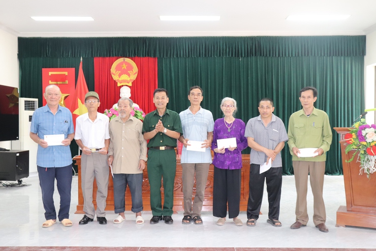Phú Xuyên: Tặng quà các nạn nhân chất độc da cam- Ảnh 1.
