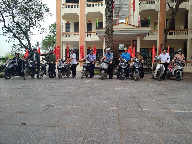 Tuyên truyền lưu động về công tác cải cách hành chính năm 2025 trên địa bàn xã Đồng Tân- Ảnh 1.