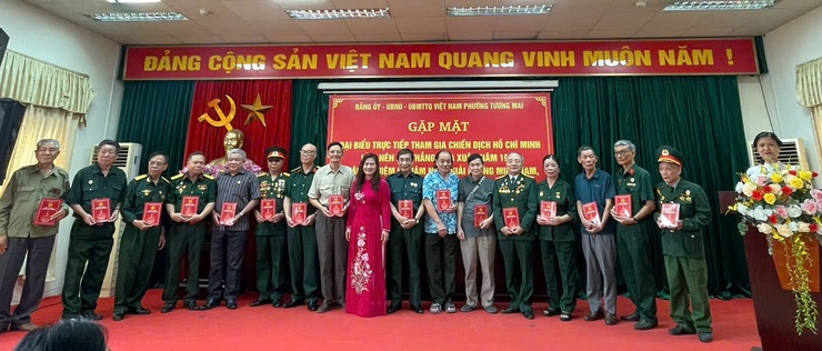 Đảng ủy - UBND-UBMTTQ phường Tương Mai tổ chức Hội nghị gặp mặt các đại biểu trực tiếp tham gia làm nên đại thắng mùa xuân năm 1975 nhân kỷ niệm 50 năm ngày giải phóng Miền Nam, thống nhất đất nước (30/4/1975-30/4/2025)- Ảnh 3.