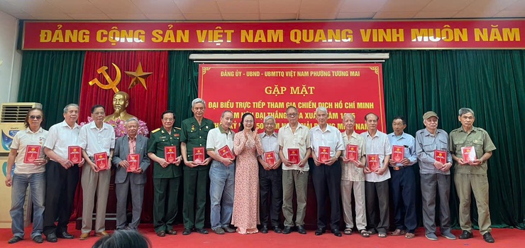 Đảng ủy - UBND-UBMTTQ phường Tương Mai tổ chức Hội nghị gặp mặt các đại biểu trực tiếp tham gia làm nên đại thắng mùa xuân năm 1975 nhân kỷ niệm 50 năm ngày giải phóng Miền Nam, thống nhất đất nước (30/4/1975-30/4/2025)- Ảnh 5.