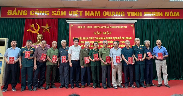 Đảng ủy - UBND-UBMTTQ phường Tương Mai tổ chức Hội nghị gặp mặt các đại biểu trực tiếp tham gia làm nên đại thắng mùa xuân năm 1975 nhân kỷ niệm 50 năm ngày giải phóng Miền Nam, thống nhất đất nước (30/4/1975-30/4/2025)- Ảnh 6.