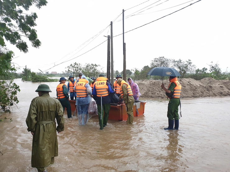 Huyện Phú Xuyên chủ động trong công tác phòng chống thiên tai, tìm kiếm cứu nạn năm 2025- Ảnh 1.
