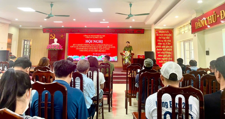 Công an xã Phúc Tiến tổ chức  hội nghị tuyên truyền, phổ biến pháp luật và ký cam kết phòng, chống tội phạm- Ảnh 2.