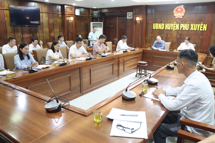 Chuẩn bị tổ chức ra quân tổng vệ sinh môi trường và duy trì trên các tuyến đường Kênh Bìm và tỉnh lộ 428, 428a qua địa bàn huyện- Ảnh 1.