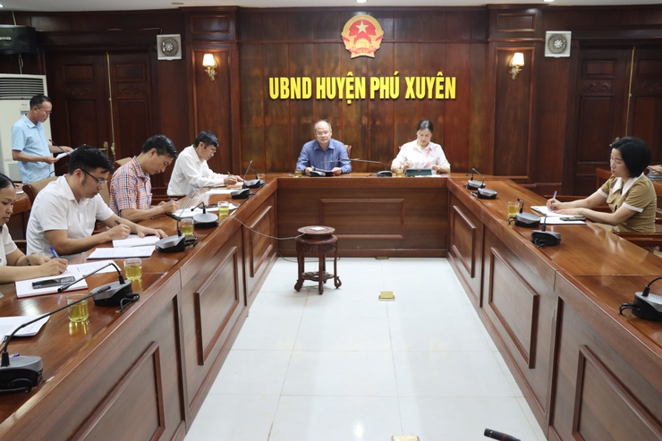 Chuẩn bị tổ chức ra quân tổng vệ sinh môi trường và duy trì trên các tuyến đường Kênh Bìm và tỉnh lộ 428, 428a qua địa bàn huyện- Ảnh 2.