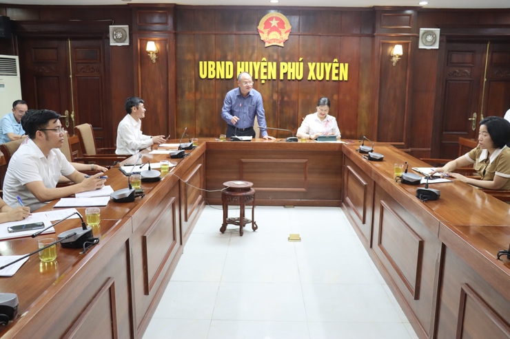 Chuẩn bị tổ chức ra quân tổng vệ sinh môi trường và duy trì trên các tuyến đường Kênh Bìm và tỉnh lộ 428, 428a qua địa bàn huyện- Ảnh 3.