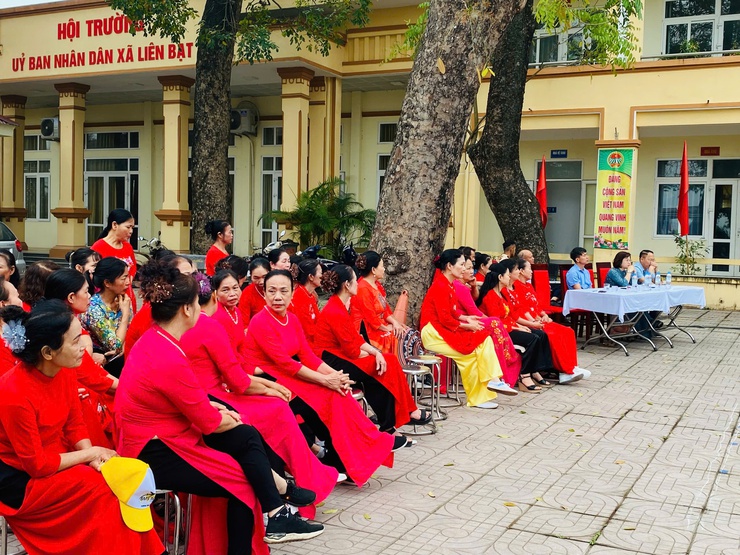 HỘI LHPN XÃ LIÊN BẠT TỔ CHỨC ĐỒNG DIỄN DÂN VŨ CHÀO MỪNG KỶ NIỆM 50 NĂM NGÀY GIẢI PHÓNG MIỀN NAM (30/4/1975 - 30/4/2025)- Ảnh 1.
